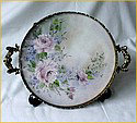 Round stand with roses